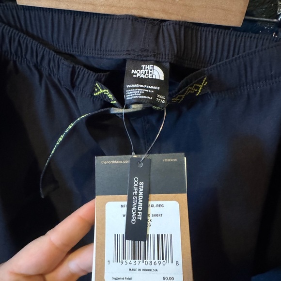 The North Face Class V Pathfinder Black Women's Athletic Shorts NWT - Picture 4 of 6